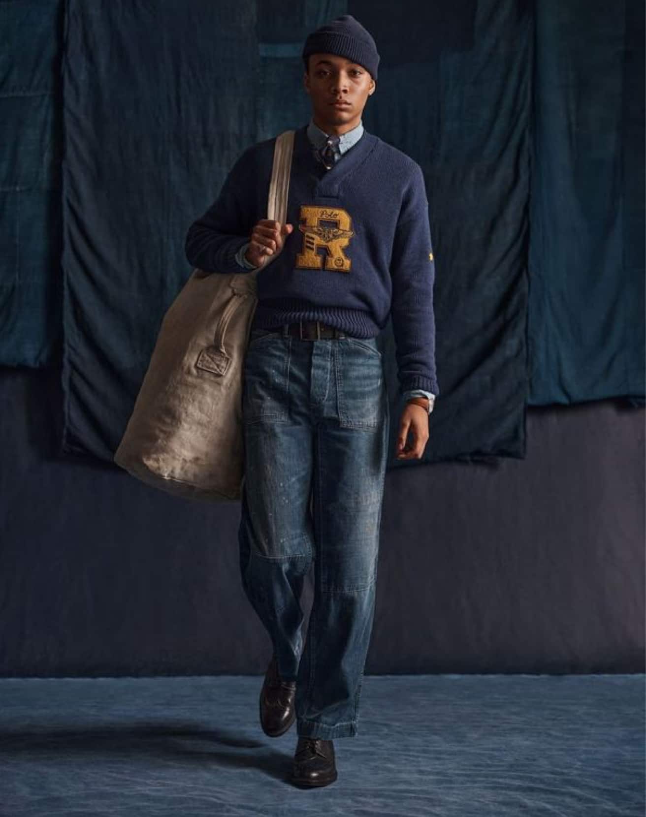 <strong>SCHWARZ UND BLAU</strong><br/><span>Die neuste, maritim inspirierte Kollektion von Polo zeichnet sich durch die St&auml;rke und Schlichtheit von Uniform-Kleidung aus</span>