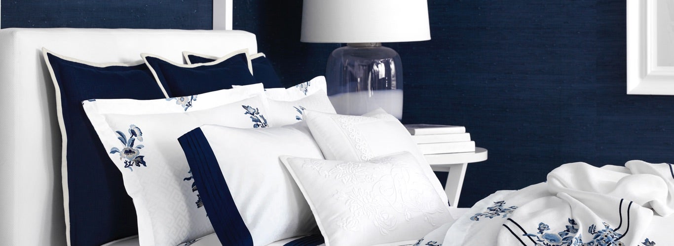 Bed with paisley duvet, solid-hued sheeting & multipatterned pillows